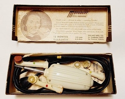 en que año se invento el cepillo dental eléctrico