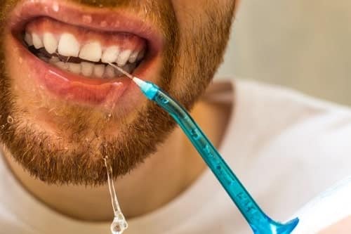 irrigador dental antes o después del cepillado